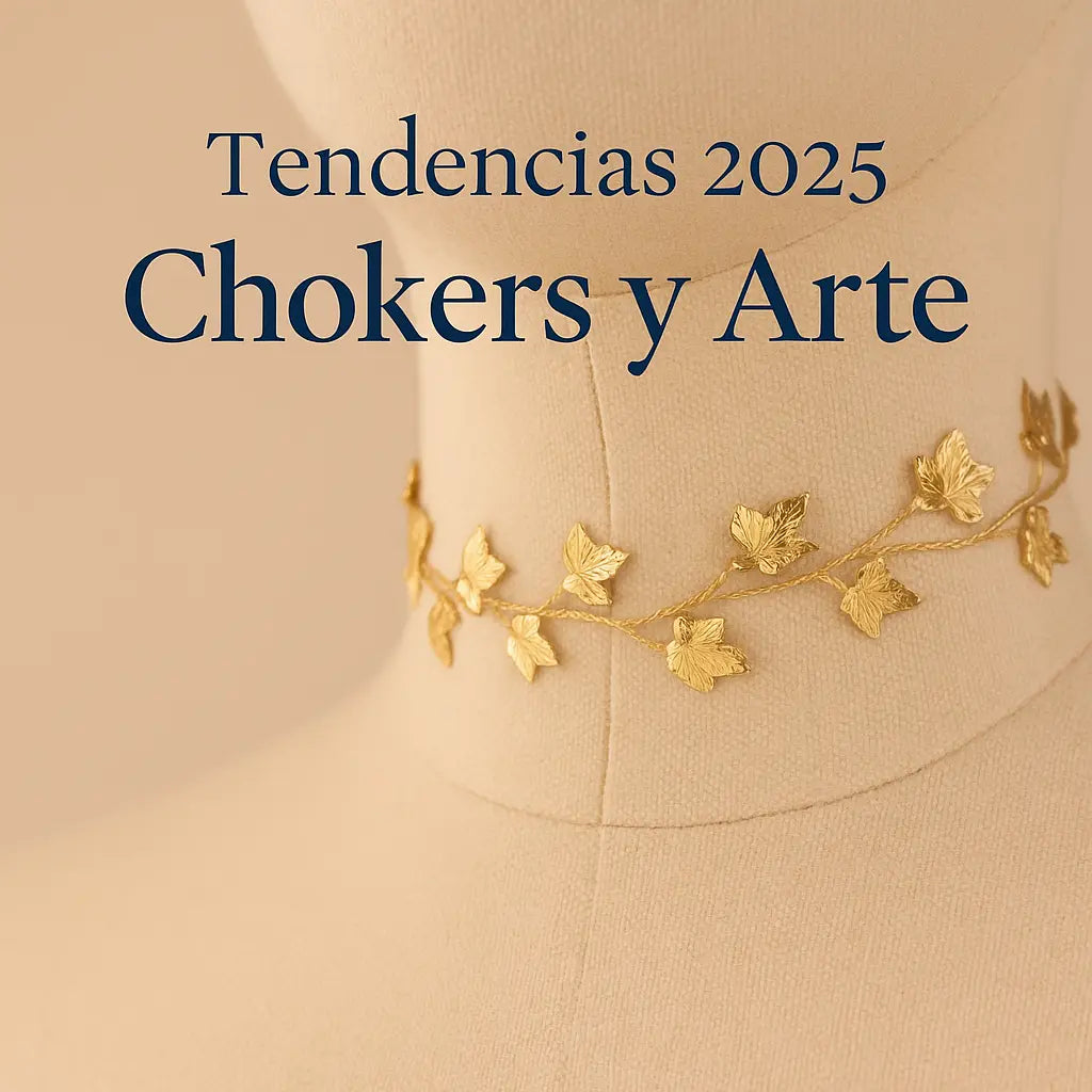 Choker dorado con diseño de hojas, tendencia en joyería otoño 2025, disponible en Cobalto Accesorios Valencia.