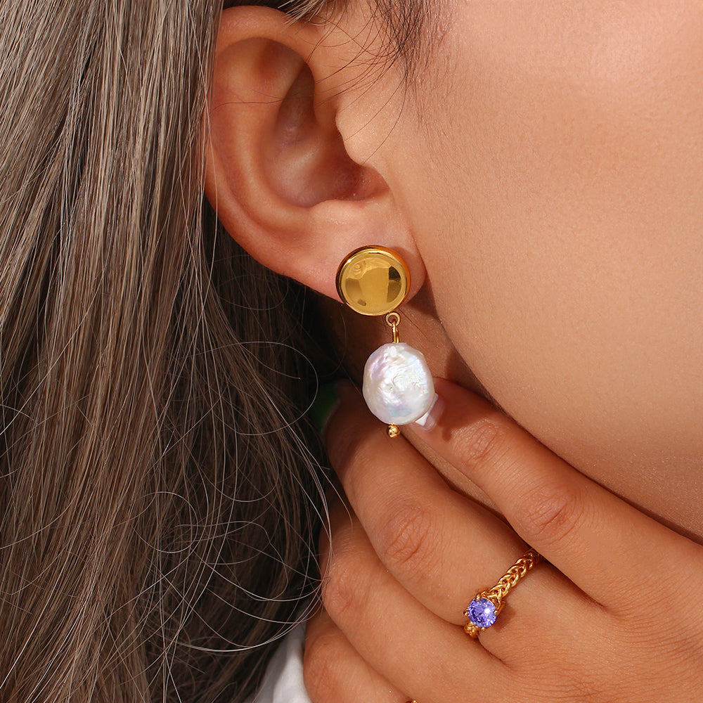 Pendientes que elevan tu día: aros, criollas y earcuffs