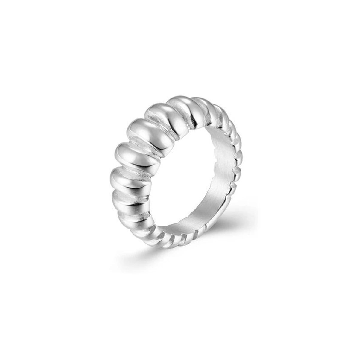 Anillo Croissant Clásico en plateado, anillo con relieve acanalado
