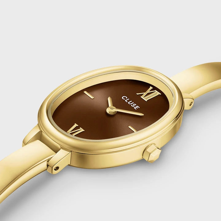 Detalle de la esfera marrón del reloj CLUSE L’Ovale CW16105