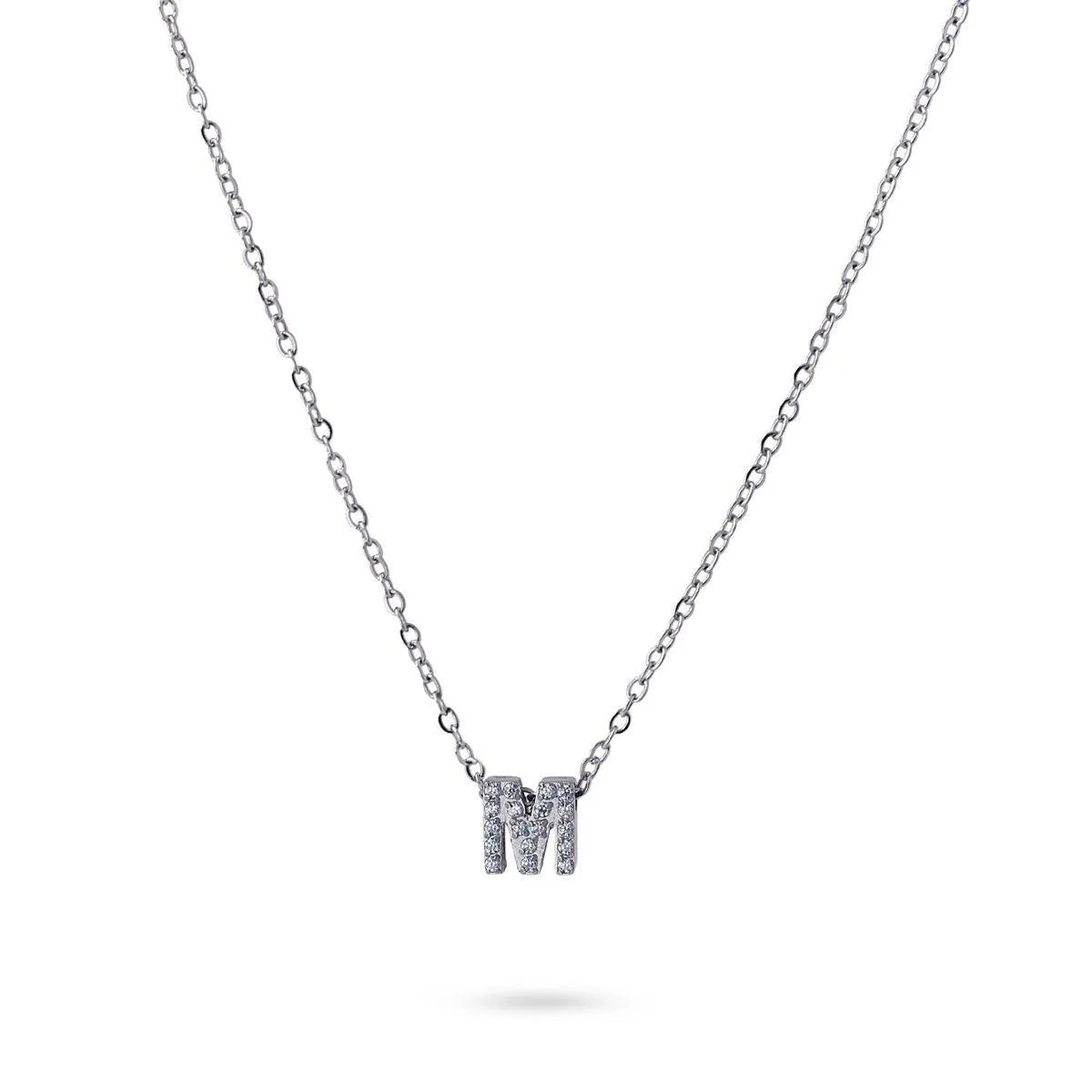 Collar Inicial M con circonitas en acero inoxidable plateado, diseño elegante y moderno, Cobalto Accesorios.