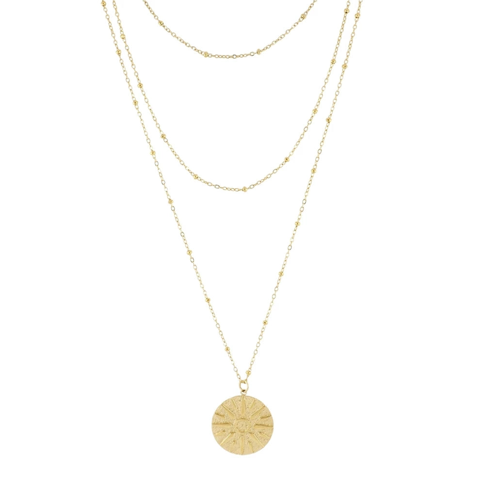Collar triple Sol en acero dorado con diseño en capas y charm central