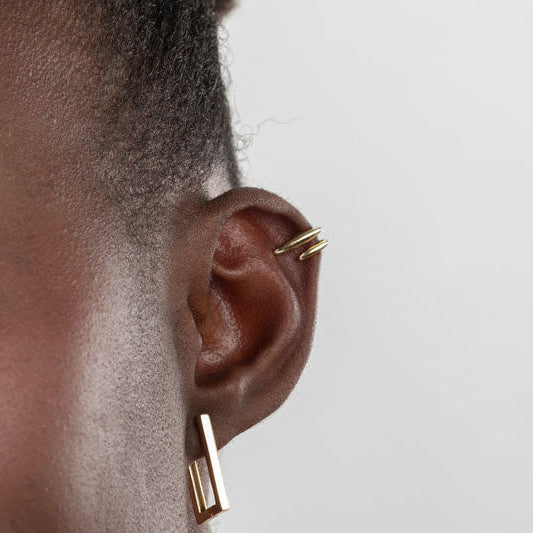 Ear cuff doble línea de plata 925 puesto en oreja (unidad)