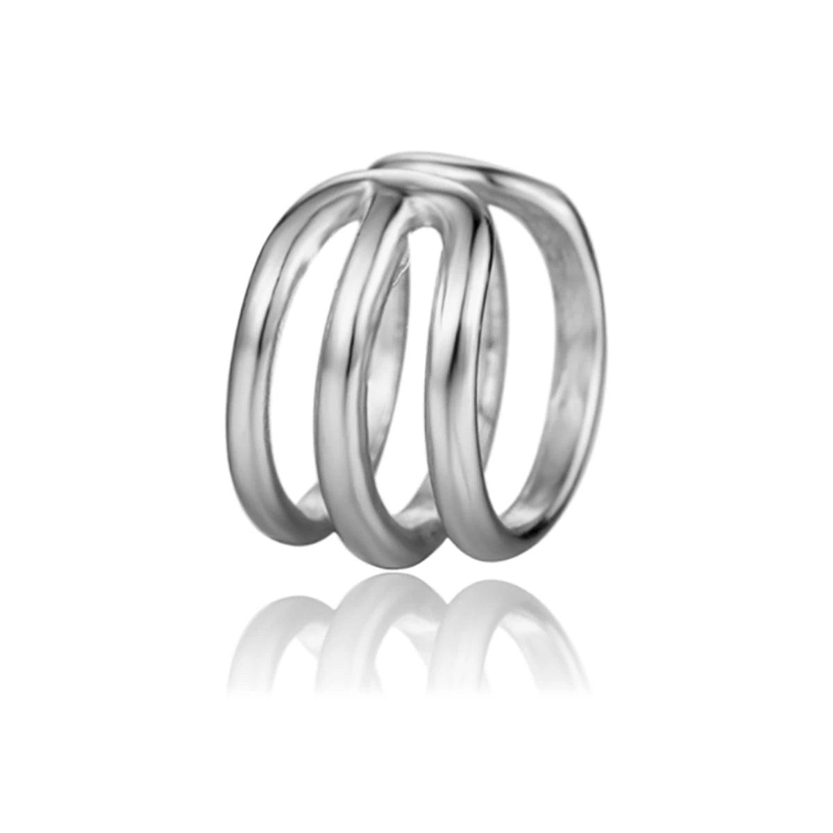 Ear Cuff Aro Triple Mini en plata, en diagonal con tres aros superpuestos