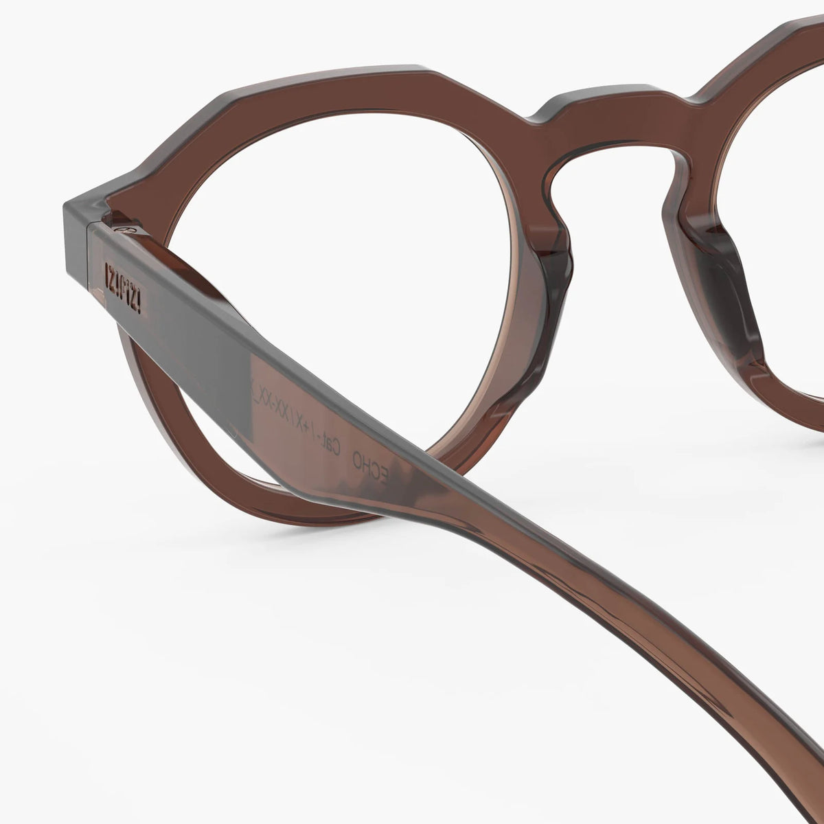 Gafas de Lectura IZIPIZI ECHO Dark Expresso detalle de la bisagra y la patilla