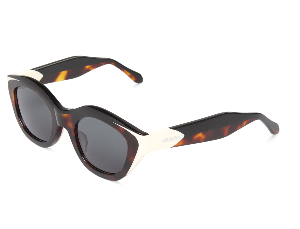 Gafas de sol Mr. Boho CONDESA Society en vista oblicua, montura de carey oscuro e interior marfil