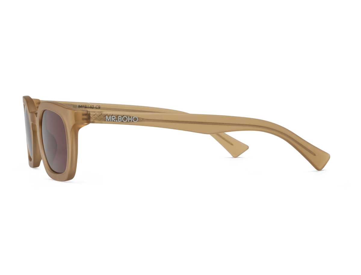 Gafas de sol Mr. Boho KERNS Matte Sand en vista lateral, montura color arena mate
