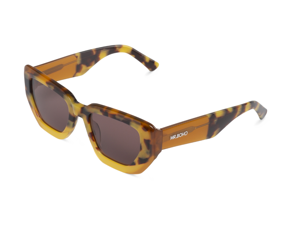 Gafas de sol Mr. Boho MADALENA Hideout en vista oblicua, mostrando montura y lentes
