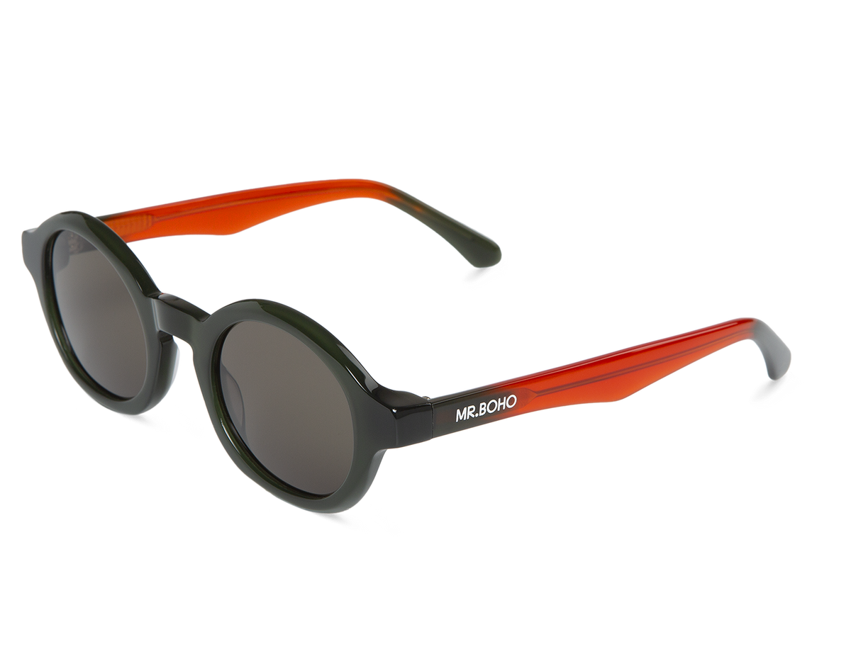 Gafas de sol Mr. Boho ONS 27Degrees en vista oblicua, montura verde oliva translúcida