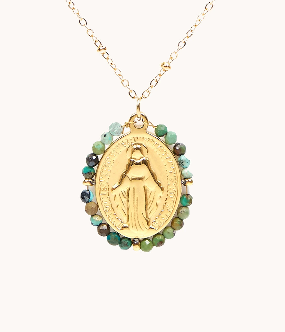 Detalle collar Virgen Milagrosa con piedra africana natural