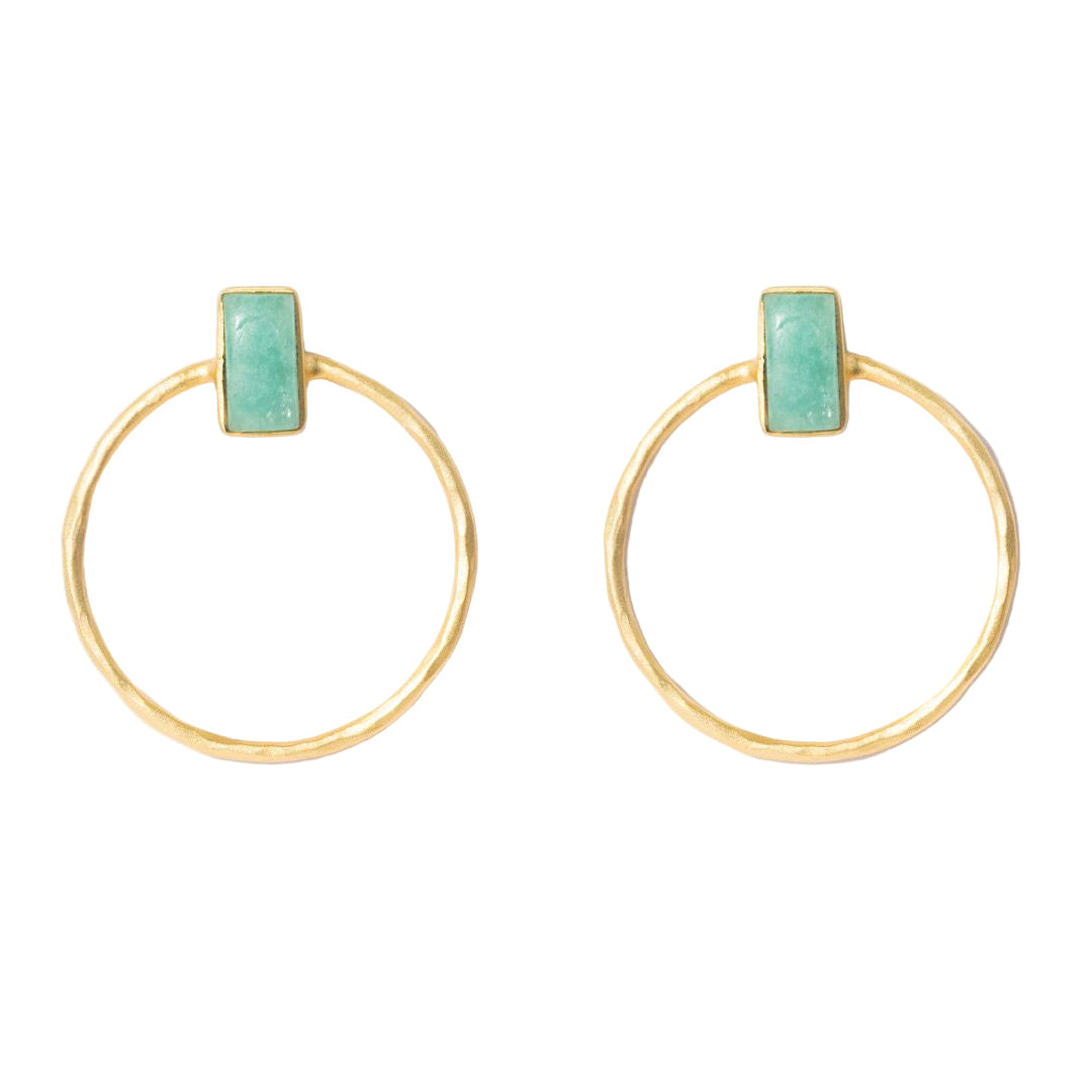 Pendientes Anayet dorados con piedra natural amazonita en aro grande — Cobalto Accesorios