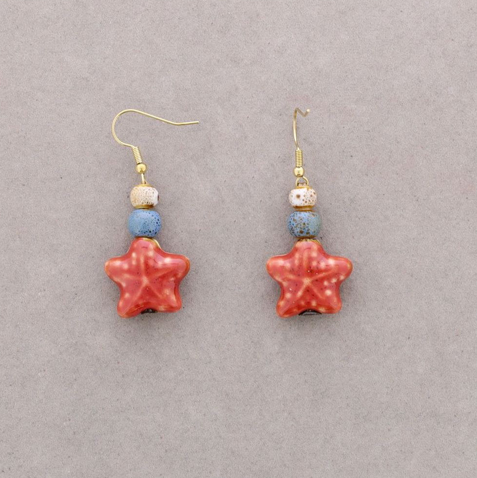 Pendientes estrella de mar en cerámica roja con cuentas cerámicas, cierre gancho