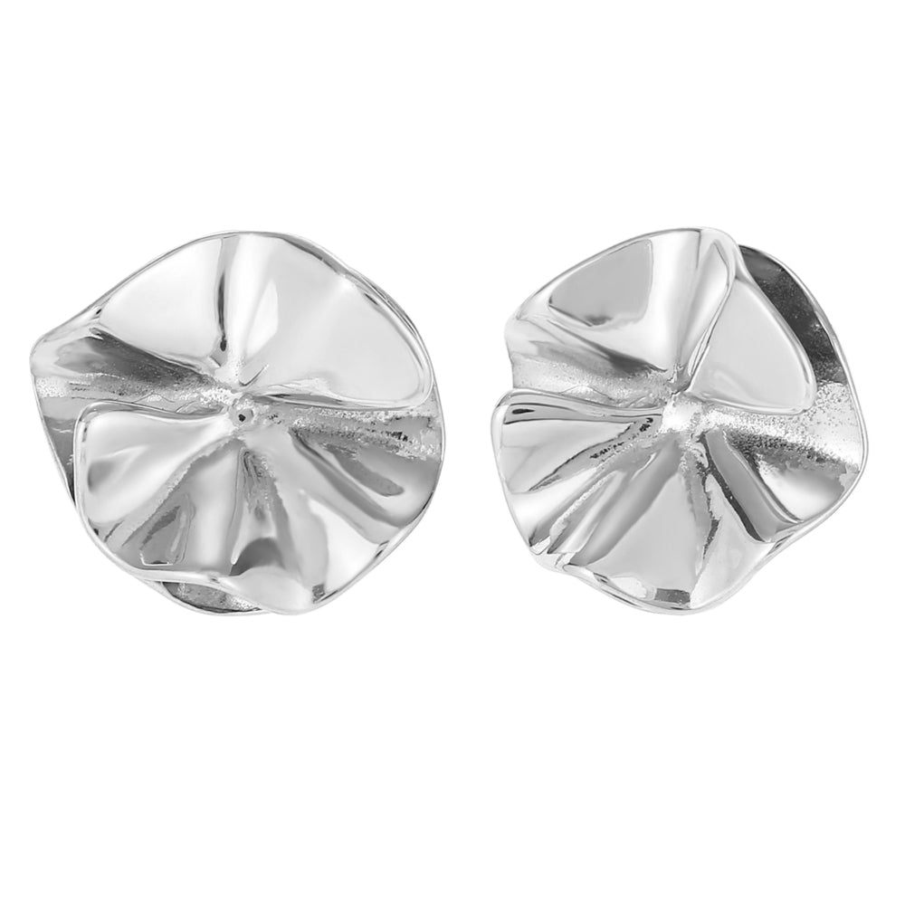 Pendientes flor plateados de acero con diseño elegante y brillante