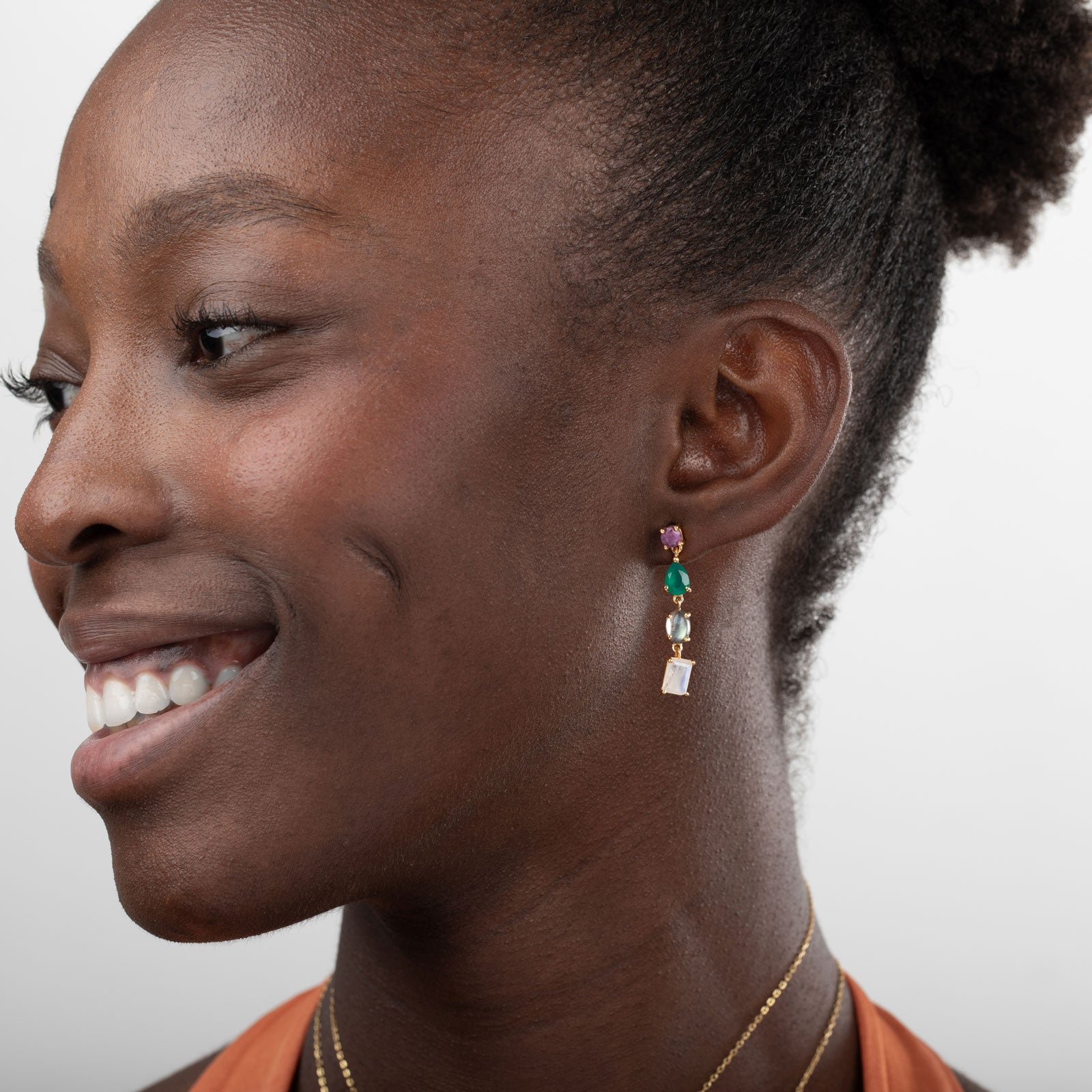 Pendientes largos Cascade de piedra natural en varios tonos puestos, plata 925 bañada en oro 18k