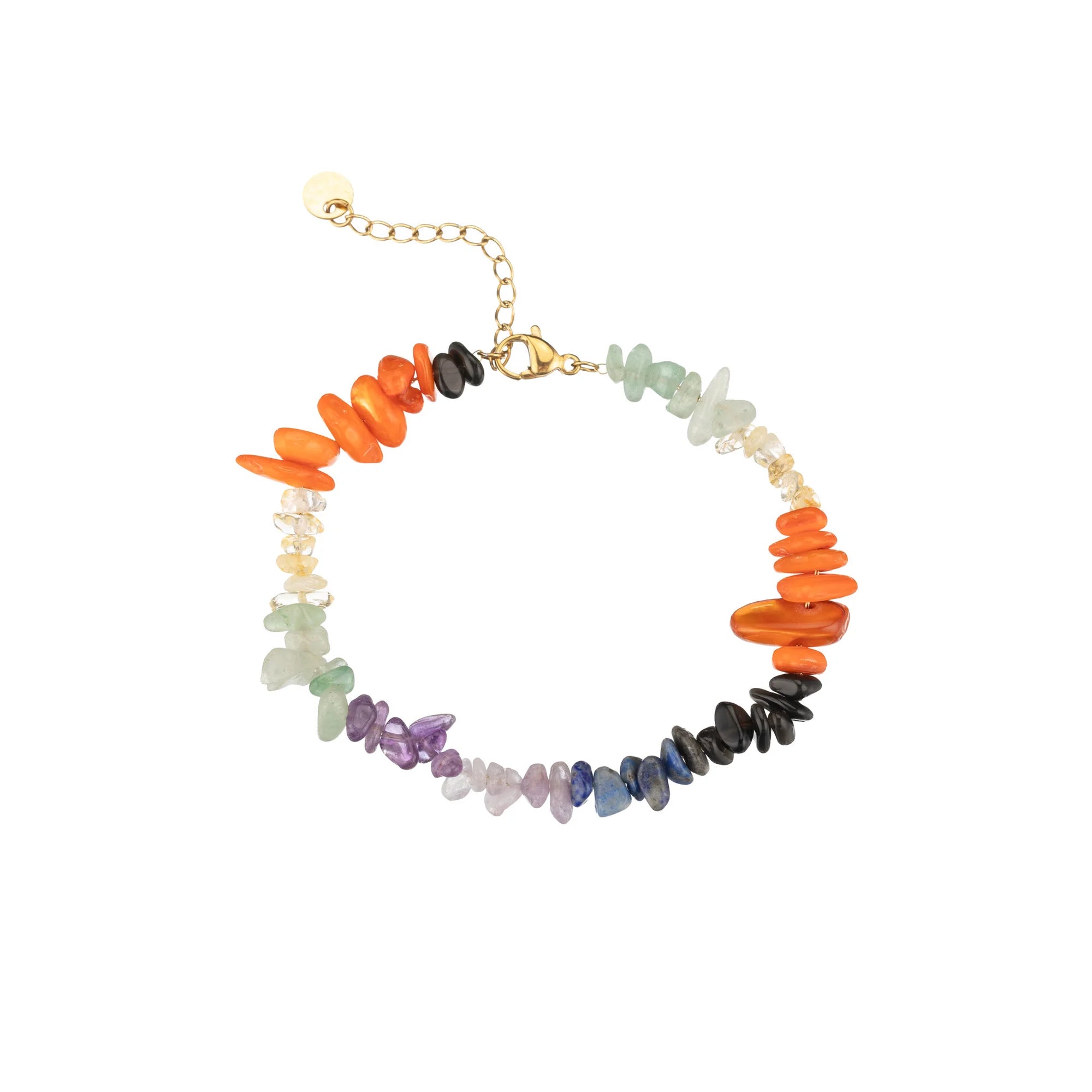 Pulsera de minerales multicolor con cadena dorada y cierre ajustable sobre fondo blanco