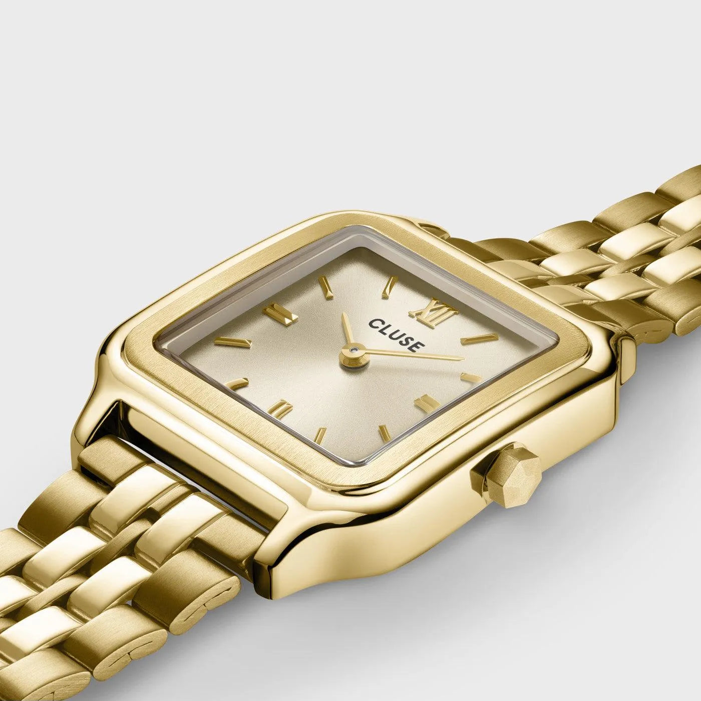 Detalle del reloj Cluse Gracieuse dorado, esfera y acabado metálico elegante