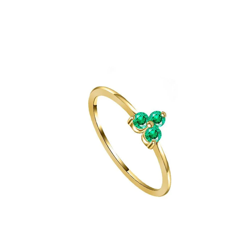 Anillo con tres circonitas en tonos de color, pieza elegante para diario