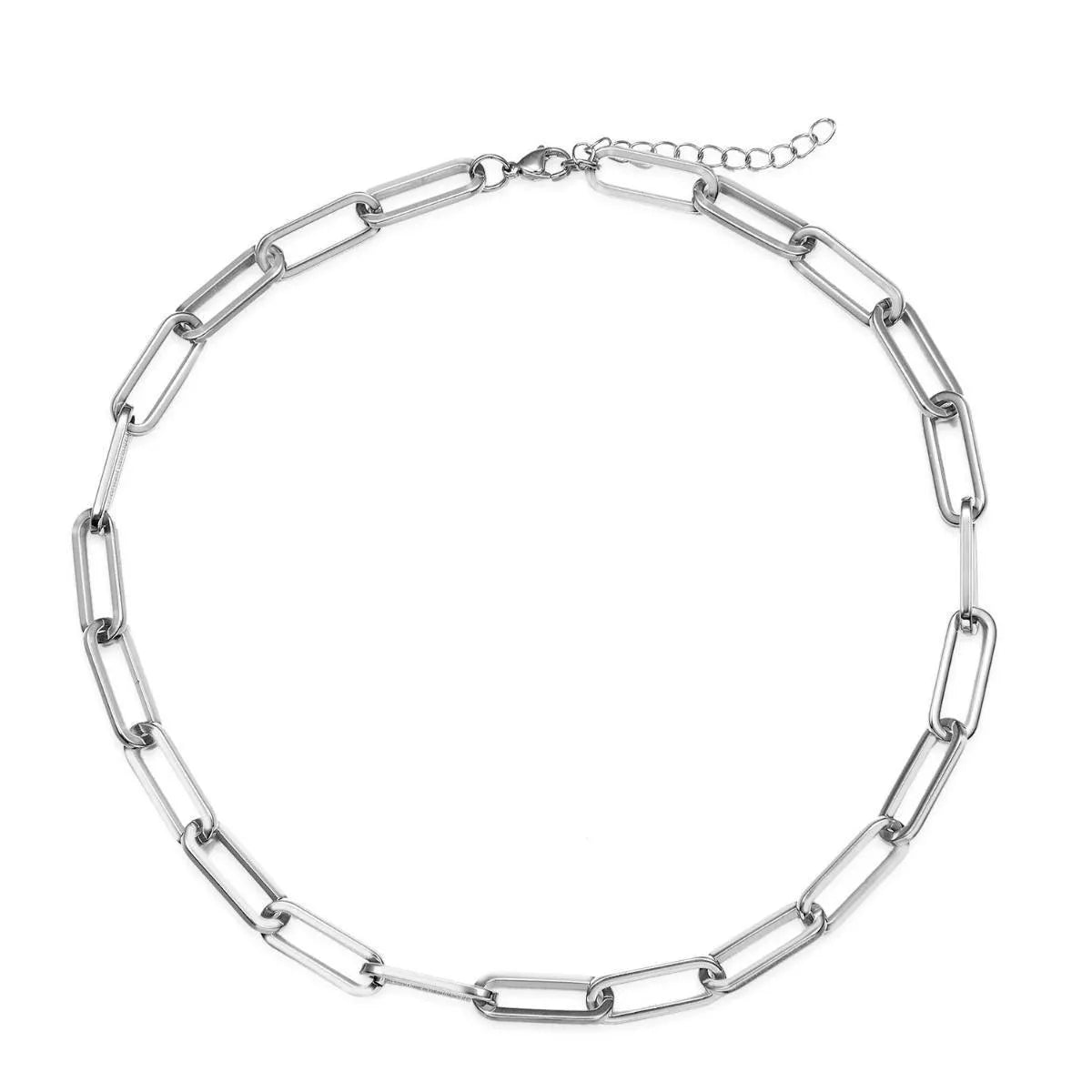 Detalle del collar de eslabones de 23 mm en acero, pieza llamativa y versátil