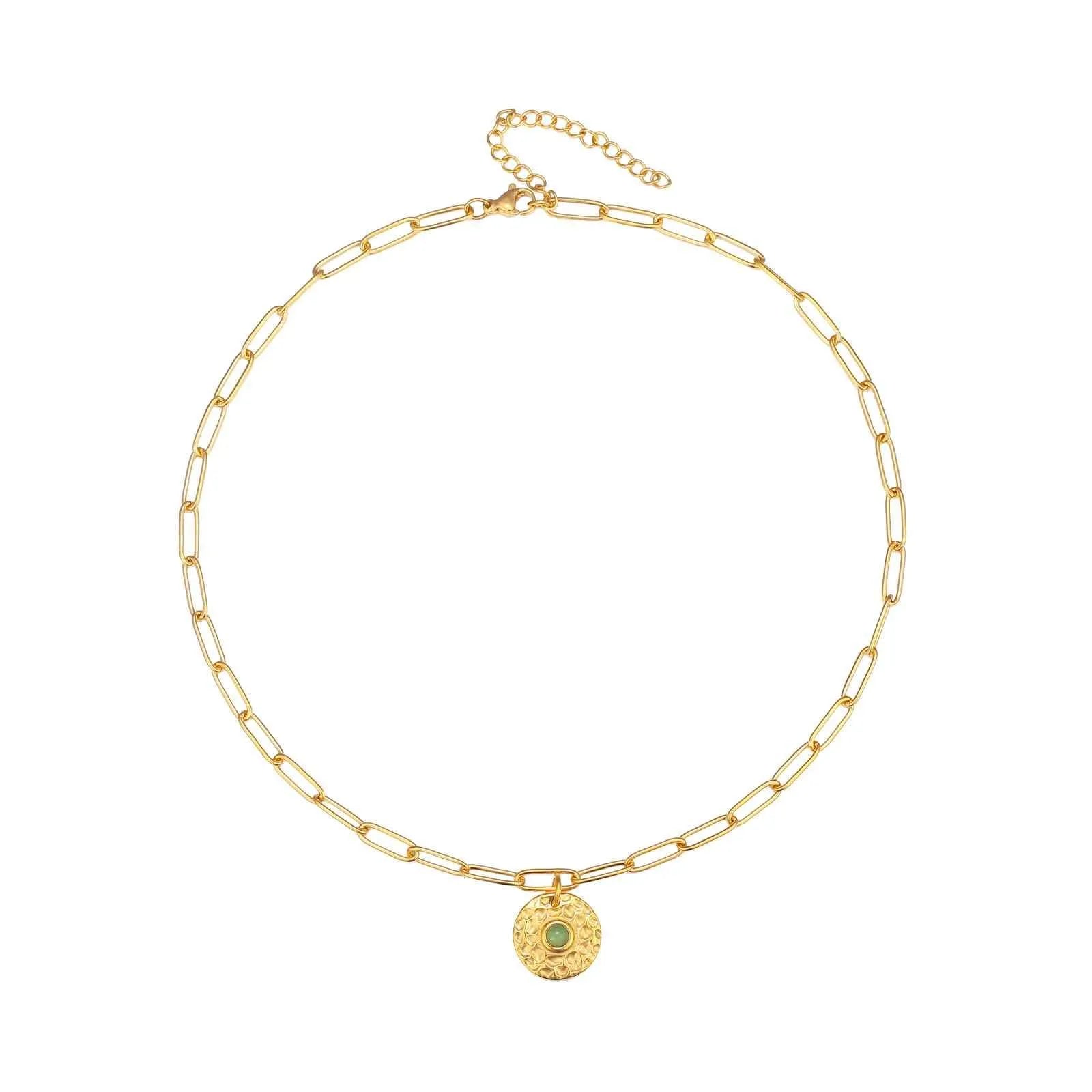Collar de eslabones con medalla martelé y piedra natural, diseño de acero con presencia