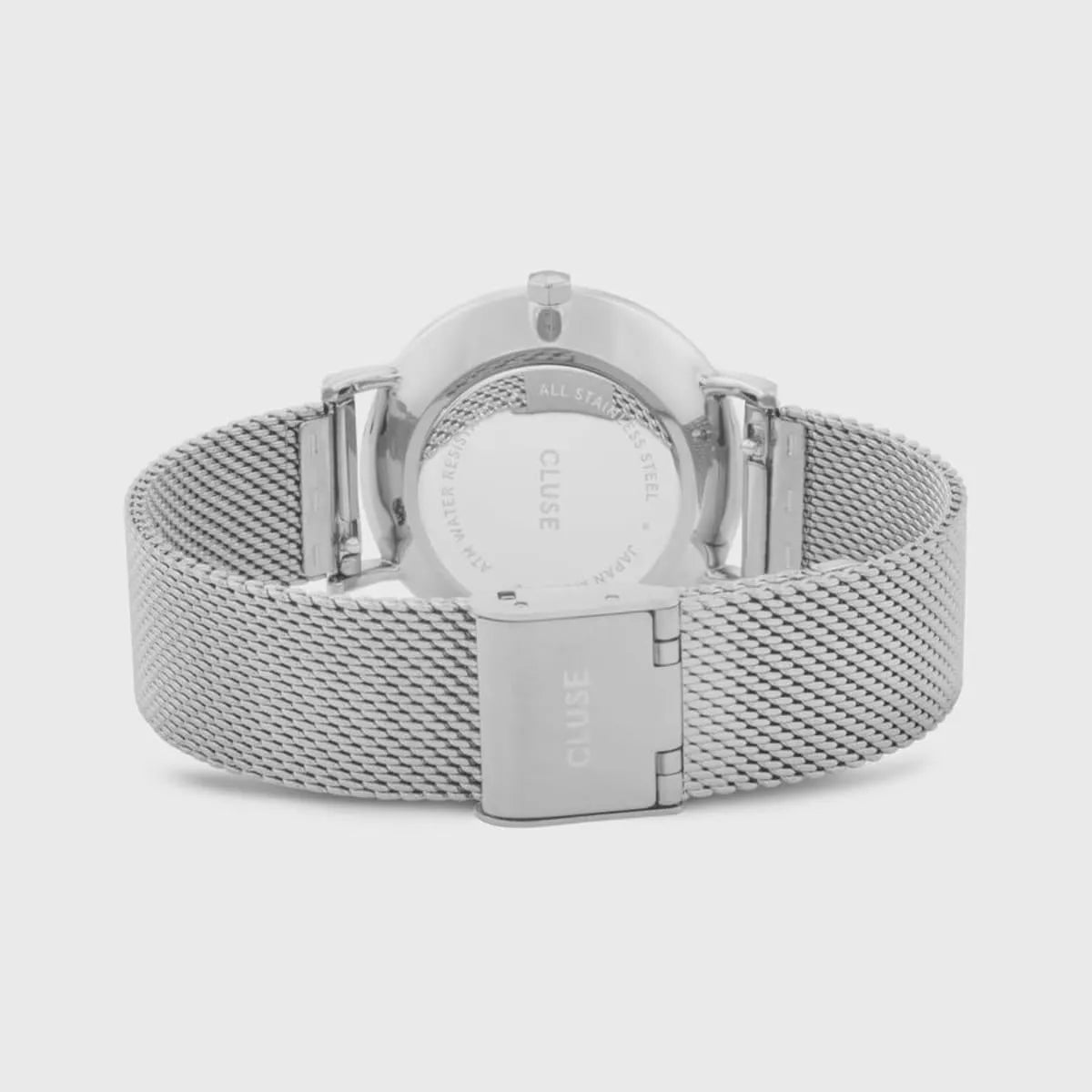 Reloj Cluse Minuit Mesh blanco y plata visto de cerca, diseño minimalista