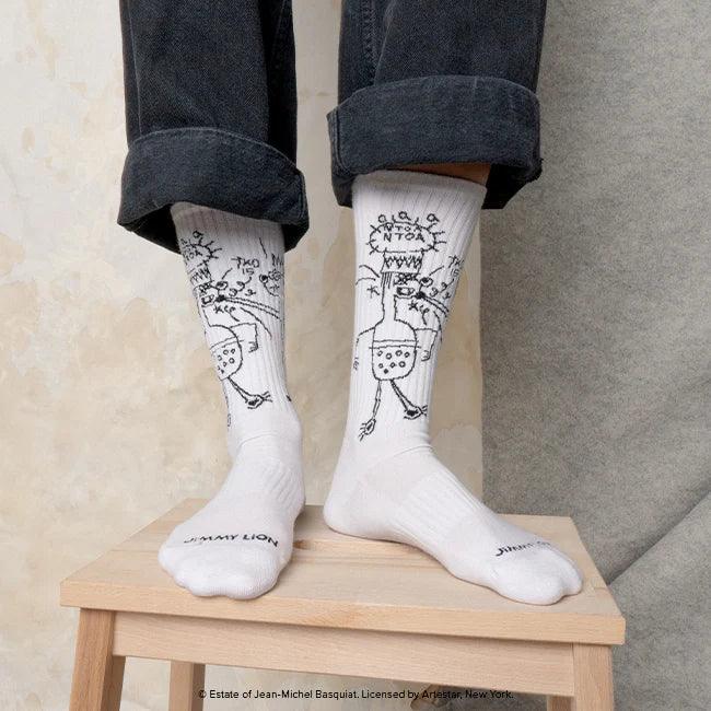 Calcetines blancos Jimmy Lion con diseño artístico de Jean-Michel Basquiat, estilo urbano y originalidad, disponibles en Cobalto Accesorios