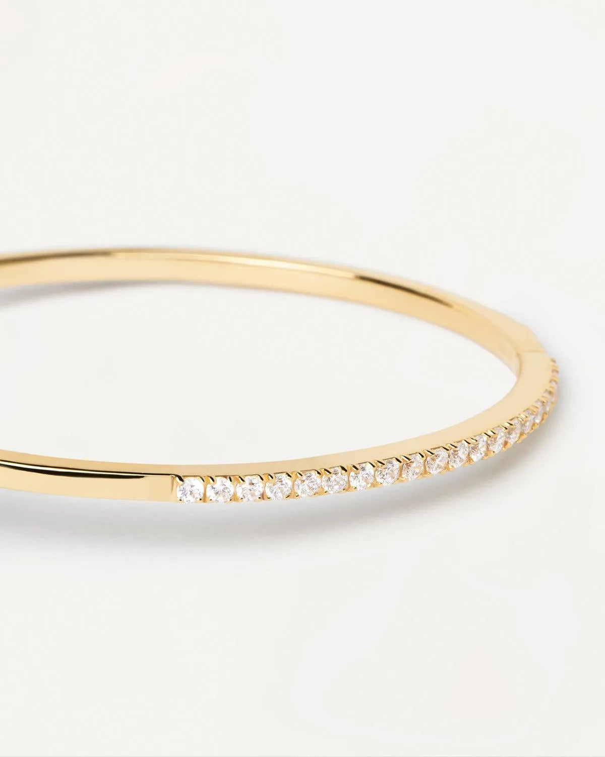 Vista adicional del Brazalete April de PdPaola, diseño delicado y actual
