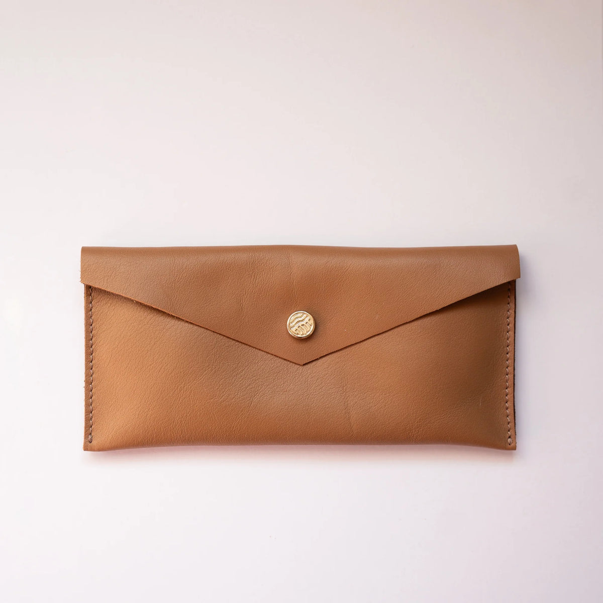 Cartera sobre alargada de piel camel THE BAG LAB