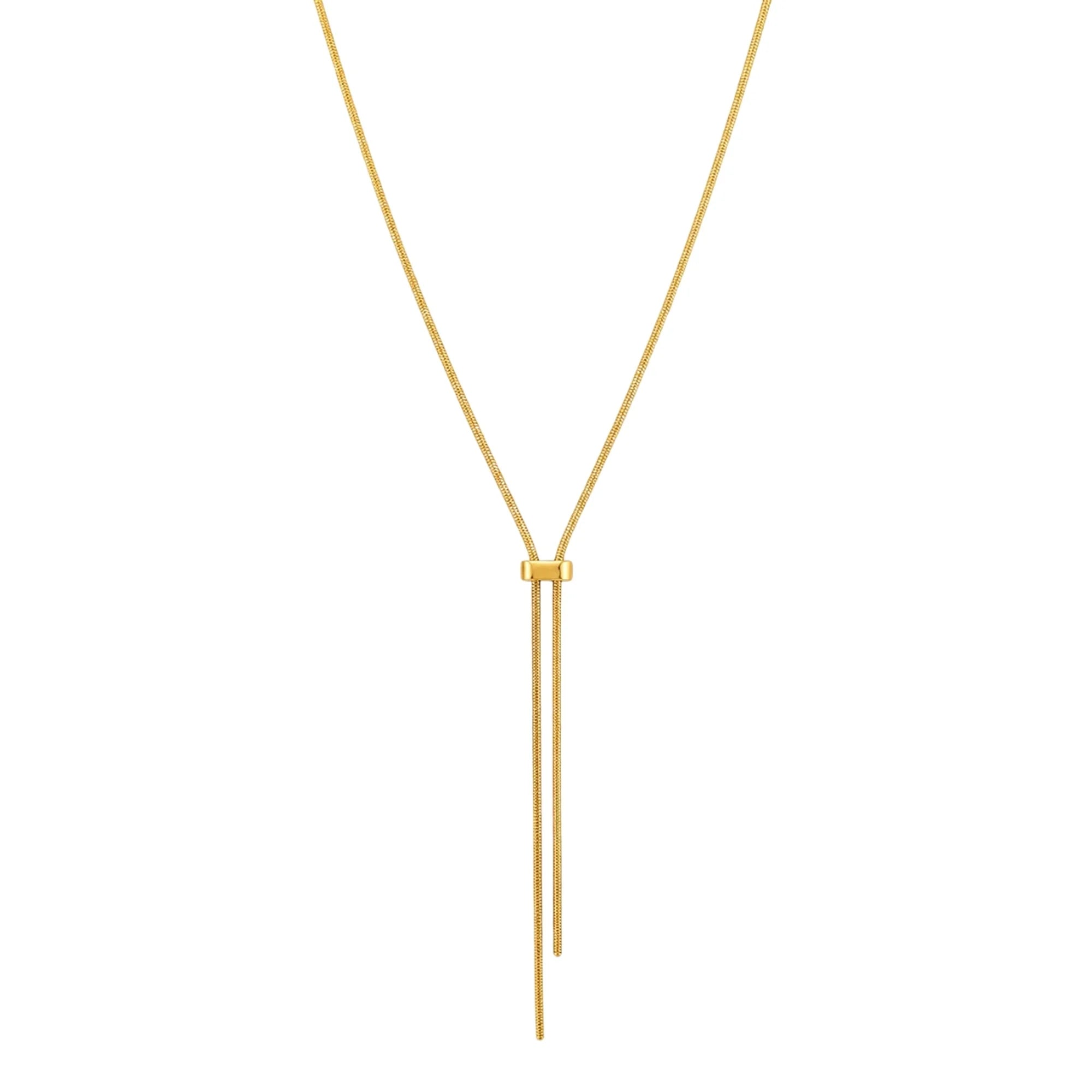 Collar dorado largo con cordón fino y cierre deslizante sobre fondo blanco