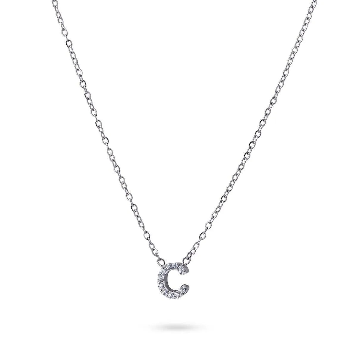 Collar Inicial C con circonitas en acero inoxidable plateado, diseño elegante y moderno, Cobalto Accesorios.
