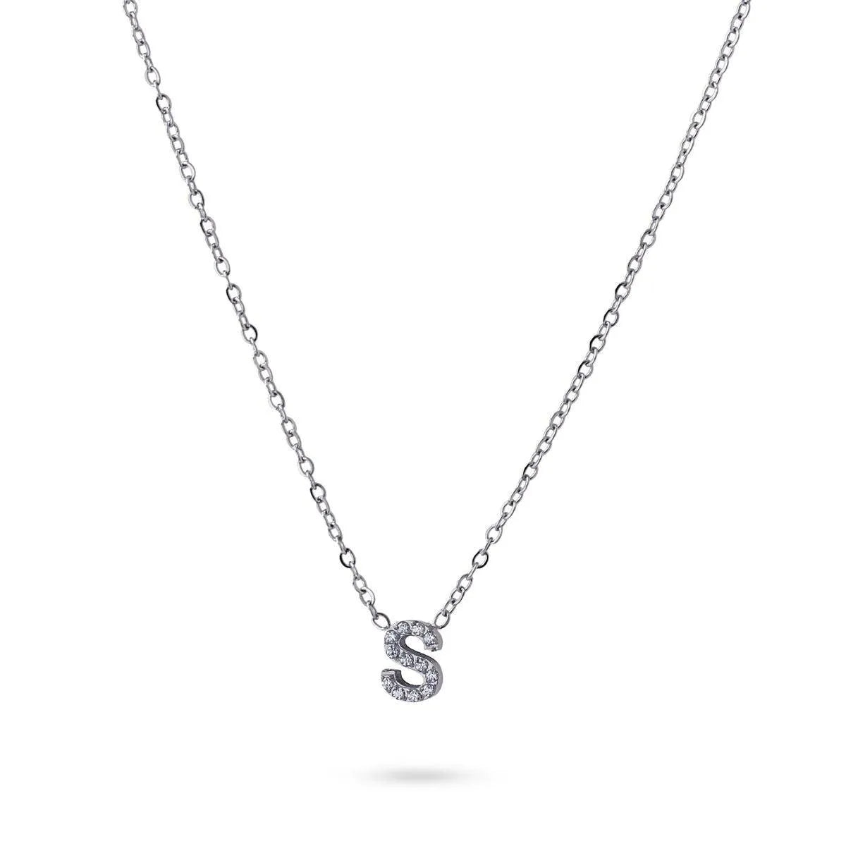 Collar Inicial S con circonitas en acero inoxidable plateado, diseño elegante y moderno, Cobalto Accesorios.
