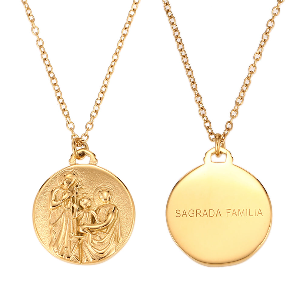 Collar con medalla Sagrada Familia, accesorio religioso sencillo y versátil