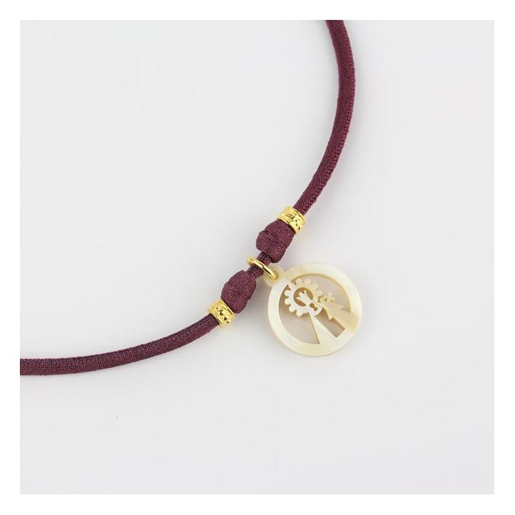 Collar Virgen de los Desamparados en licra elástica color buganvilla oscuro con medalla de nácar