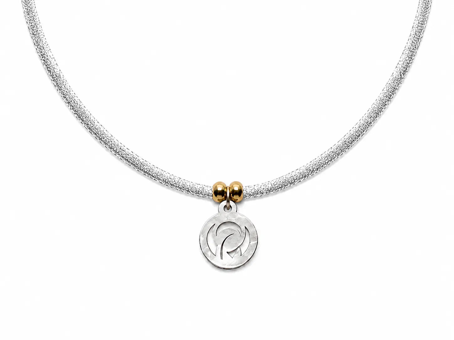Collar Virgen Niña con cordón de licra gris claro y medalla de acetato hecha a mano en España