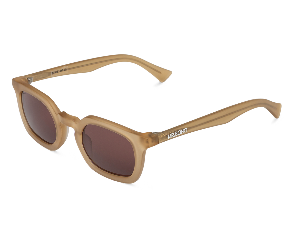 Gafas de sol Mr. Boho KERNS Matte Sand en vista oblicua, montura color arena mate