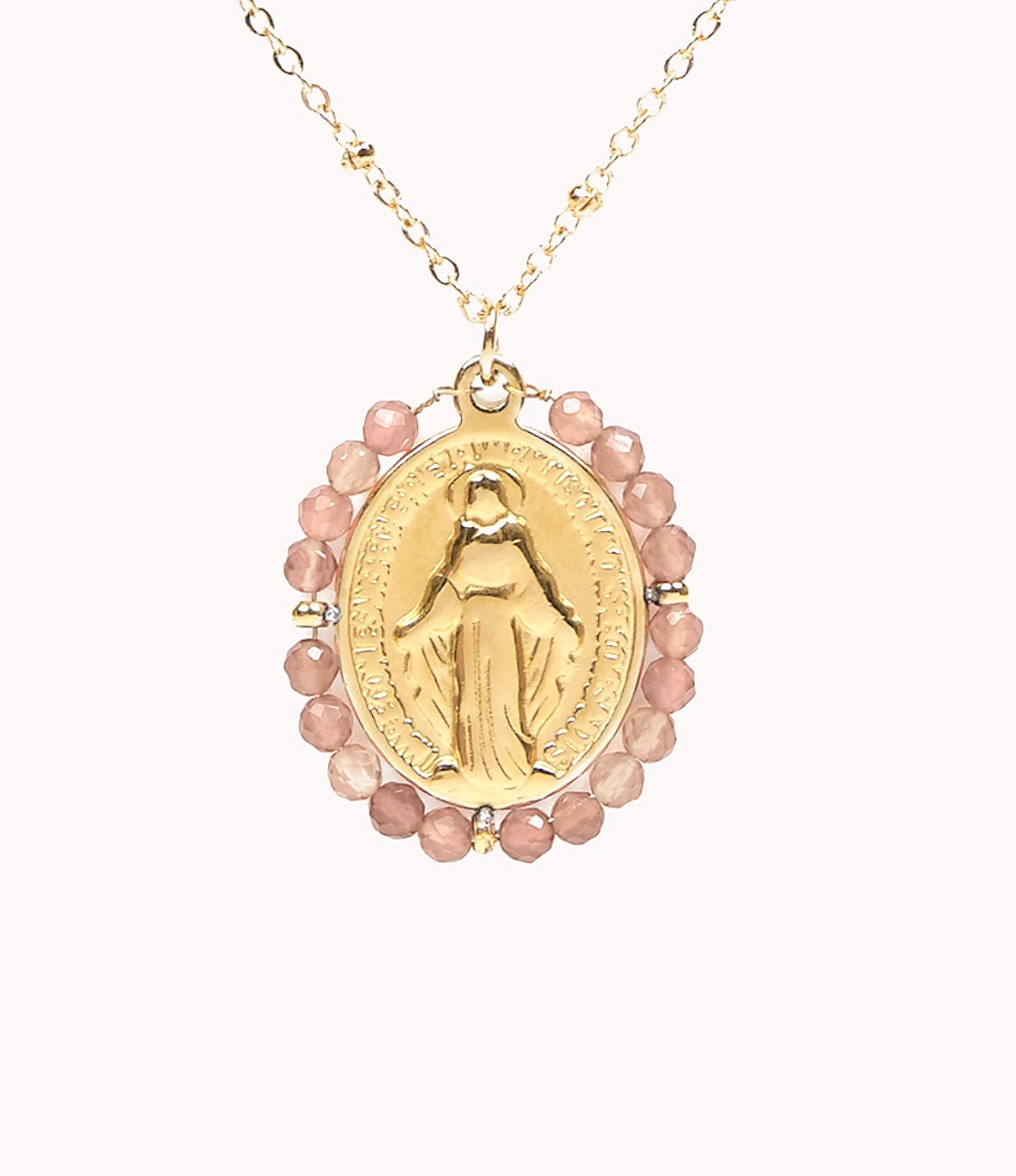 Detalle collar Virgen Milagrosa con sun stone natural