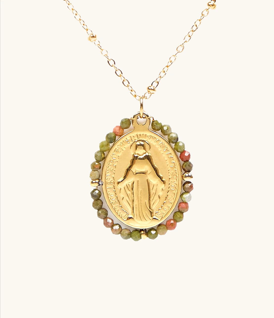Detalle collar Virgen Milagrosa con unakita natural