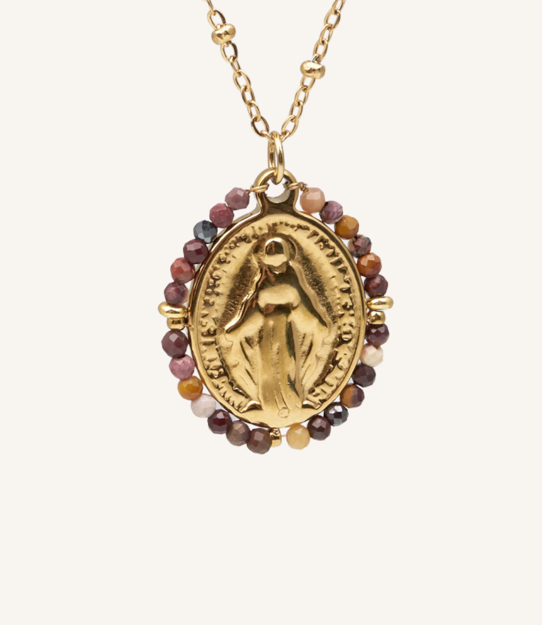 Detalle collar Virgen Milagrosa con yolk jade natural