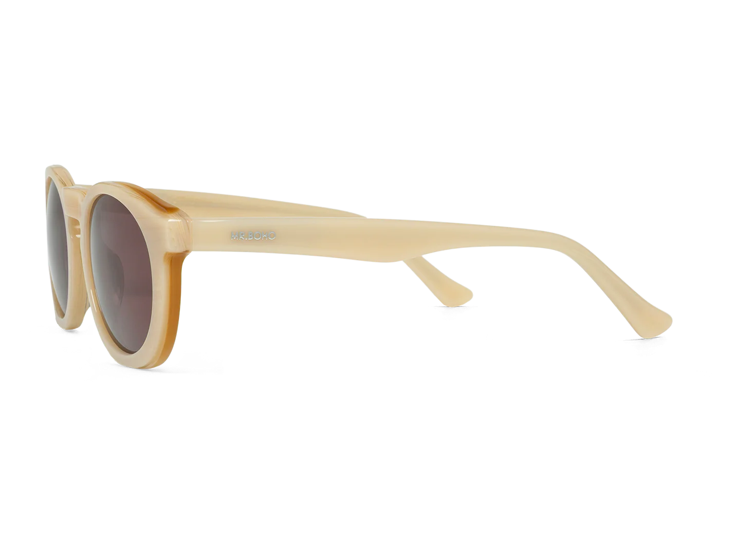 Vista lateral de las gafas de sol Mr. Boho JORDAAN Daydream en tono beige crema translúcido