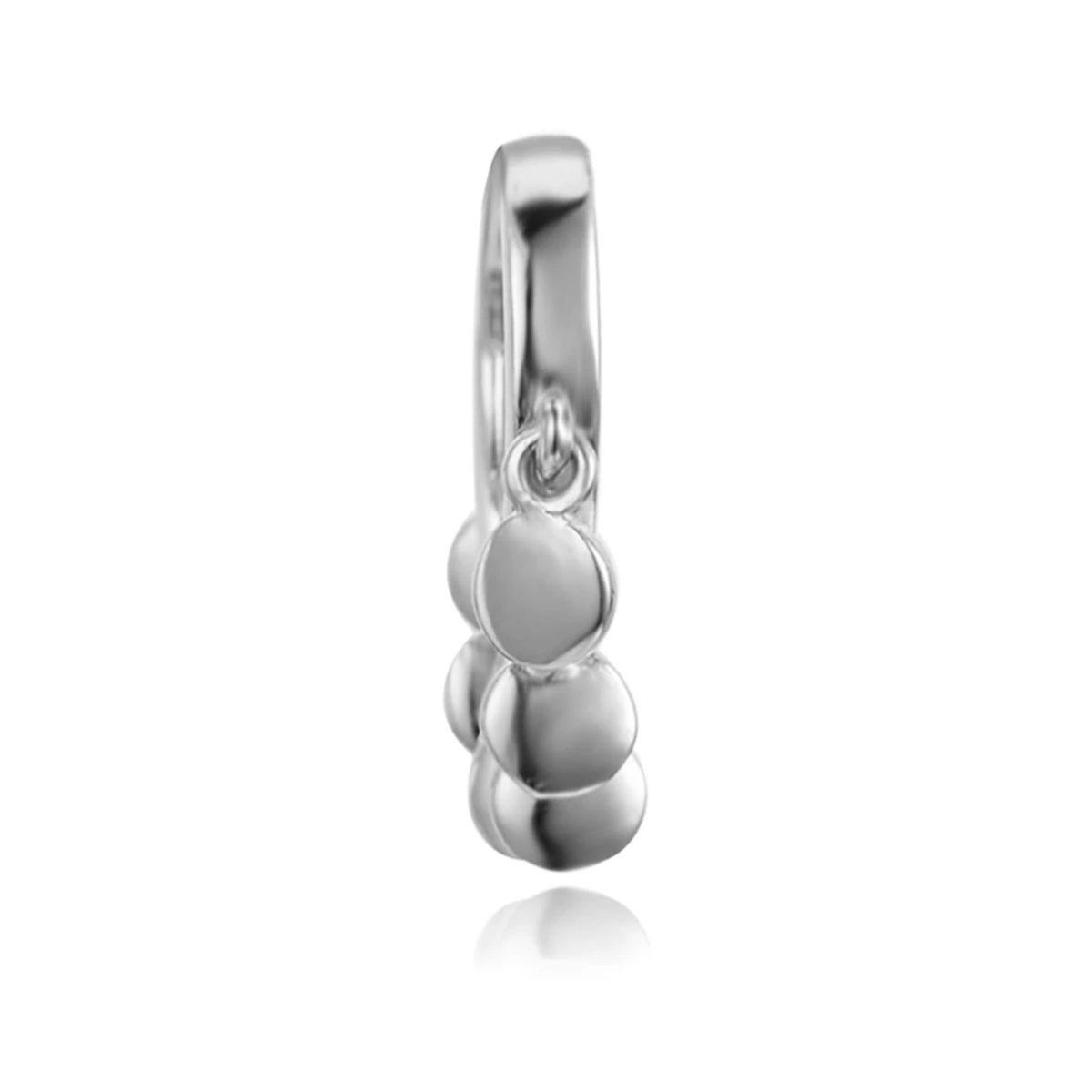 Pendiente Aro con charms colgando en plata, de perfil con discos colgantes