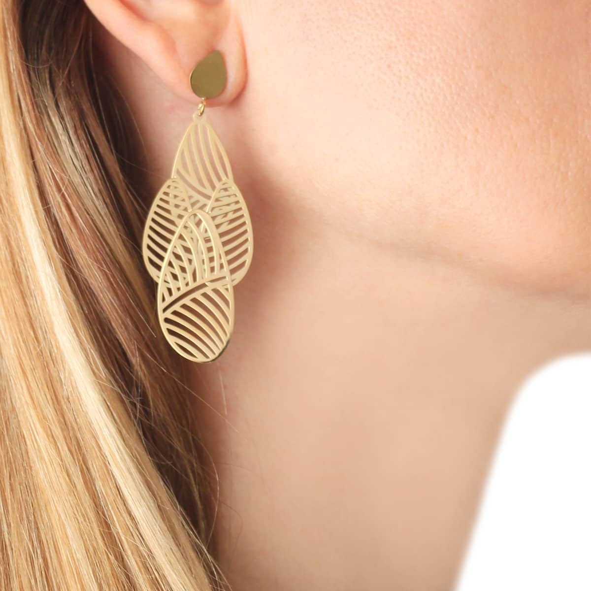 Pendientes Luxor en acero con hojas caladas, accesorio elegante para eventos o diario