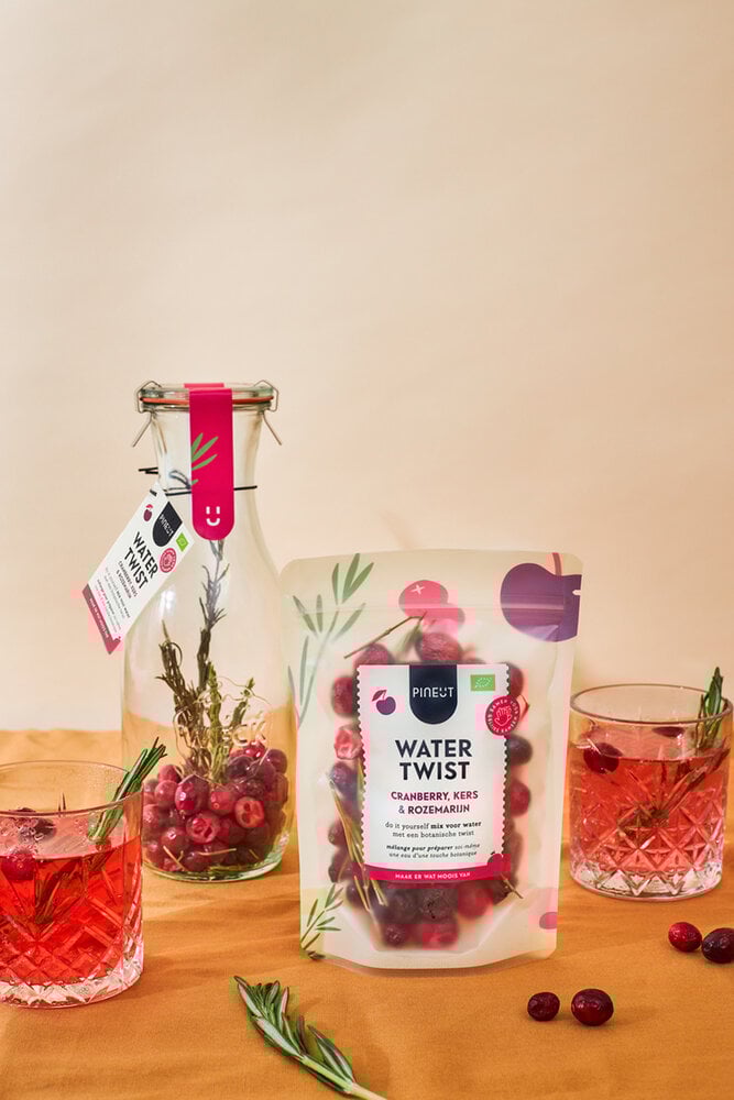 Twist de Agua con Arándano, Cereza y Romero