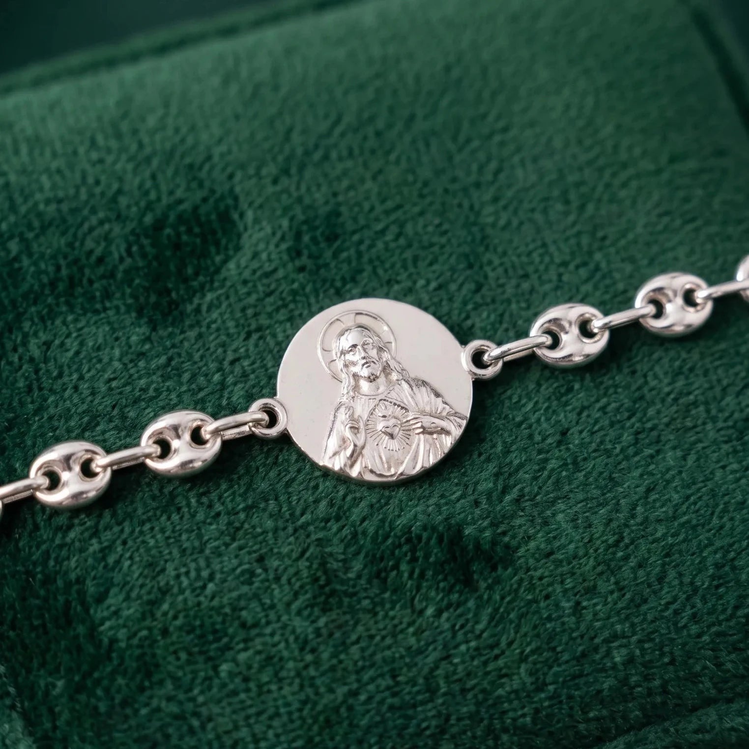Scapular bracelet 16mm. hawser 8 mm.