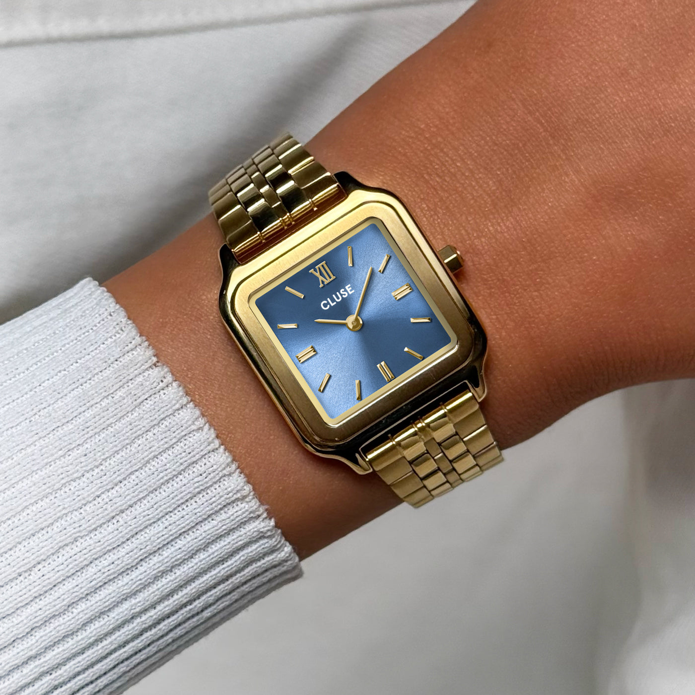 Reloj Cluse Gracieuse azul cianita y dorado en vista de producto