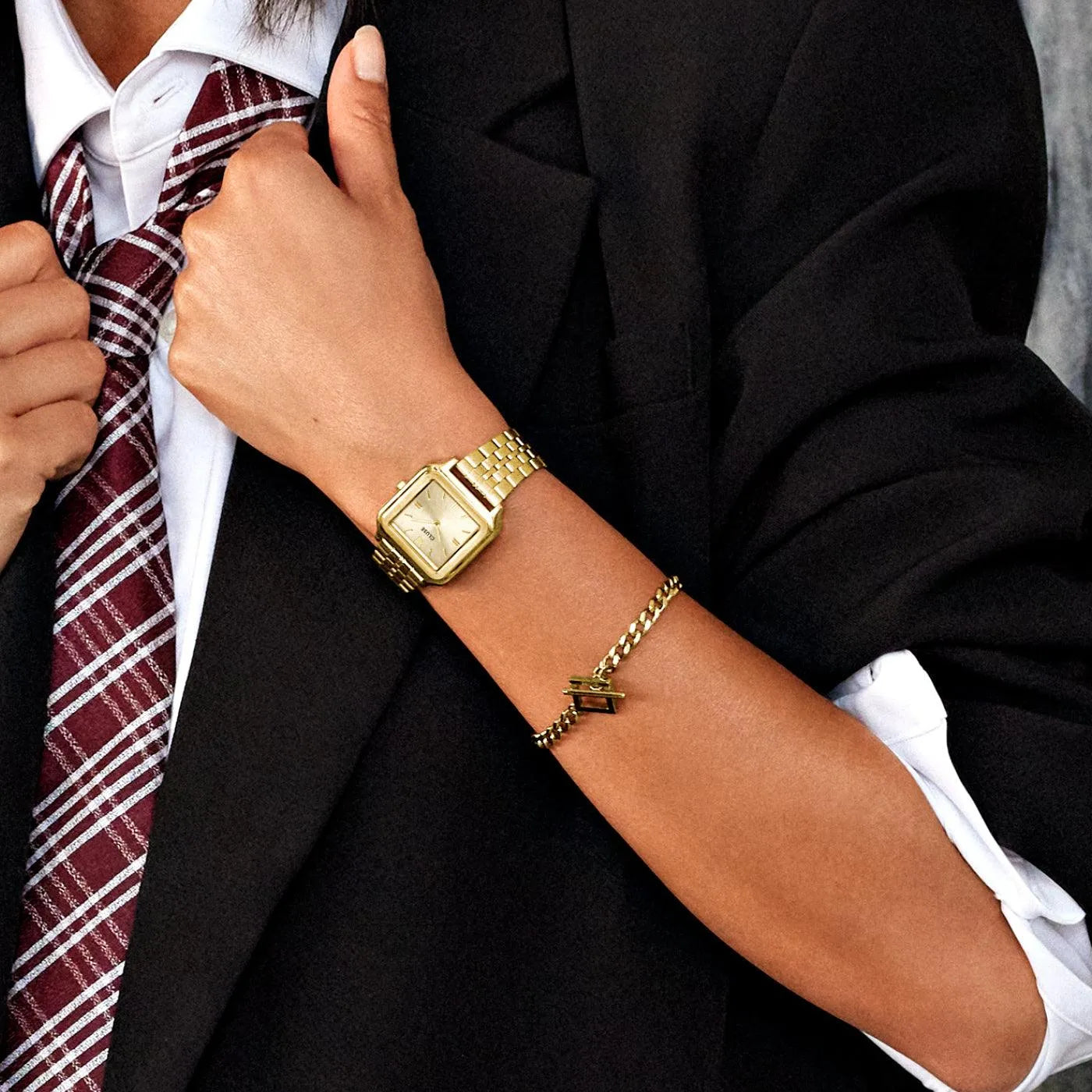 Reloj Cluse Gracieuse dorado con correa metálica, estilo clásico y sofisticado