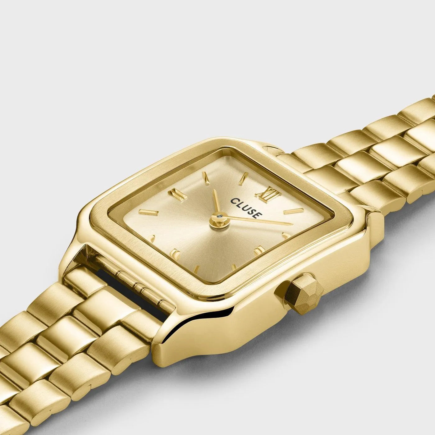 Detalle del reloj Cluse Gracieuse Petite dorado, esfera y correa metálica