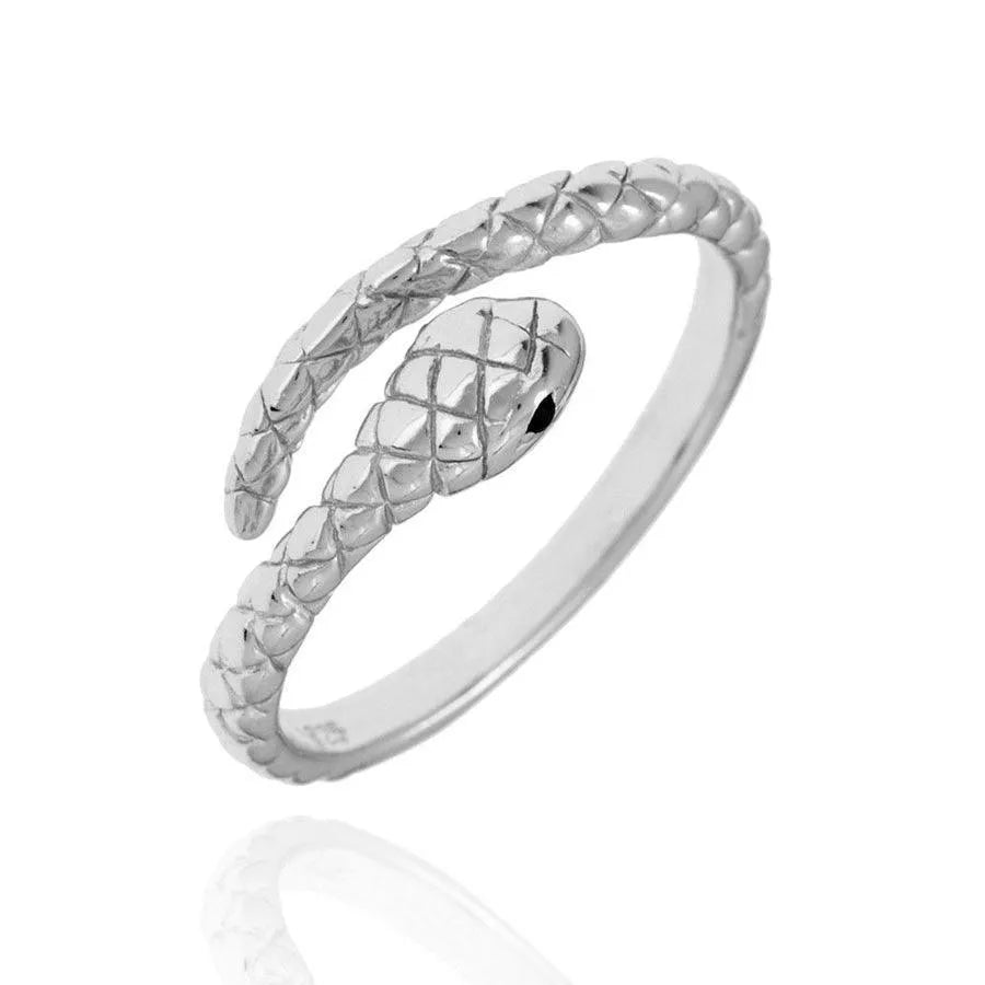 Detalle del anillo serpiente de plata de ley, pieza original con forma sinuosa