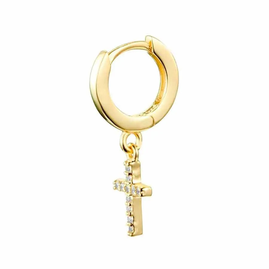 Detalle del aro mini con cruz de circonitas, pendiente delicado para llevar a diario