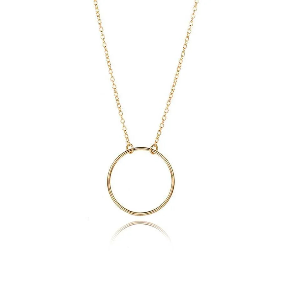 Collar círculo con diseño minimalista, pieza fina y versátil para diario