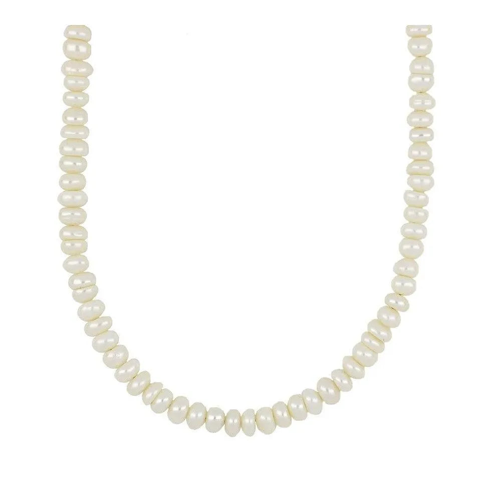 Collar de perlas naturales visto de cerca, diseño clásico para regalar o combinar