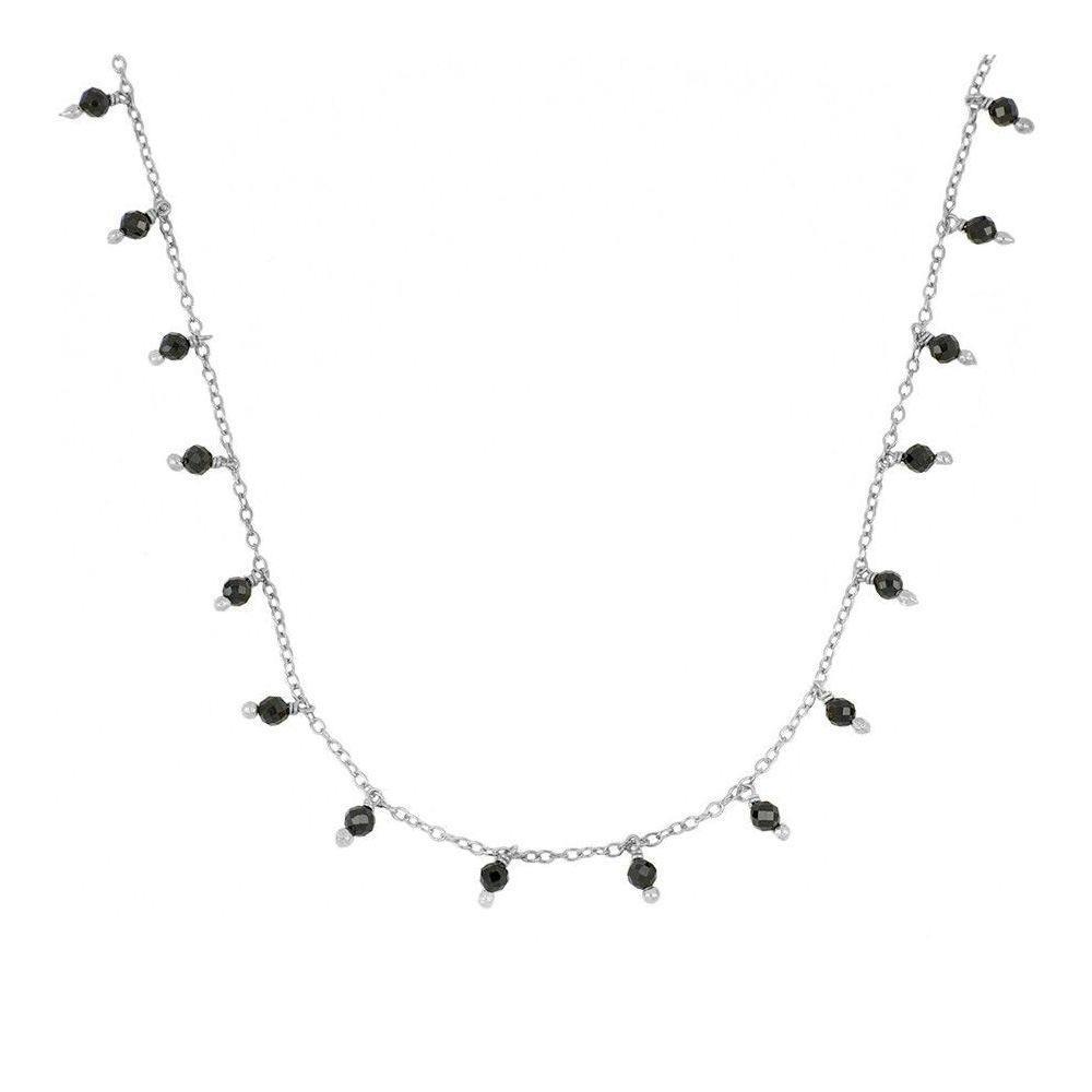 Collar con gemas naturales de colores variados, vista cercana del hilo de piedras